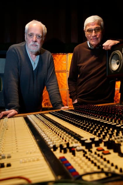 El legendario estudio de grabación ION; su dueño, Osvaldo Acedo, y su veterano ingeniero de sonido, Jorge "El Portugués" Da Silva