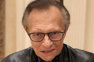 El legendario periodista Larry King lleva una semana hospitalizado por Covid-19