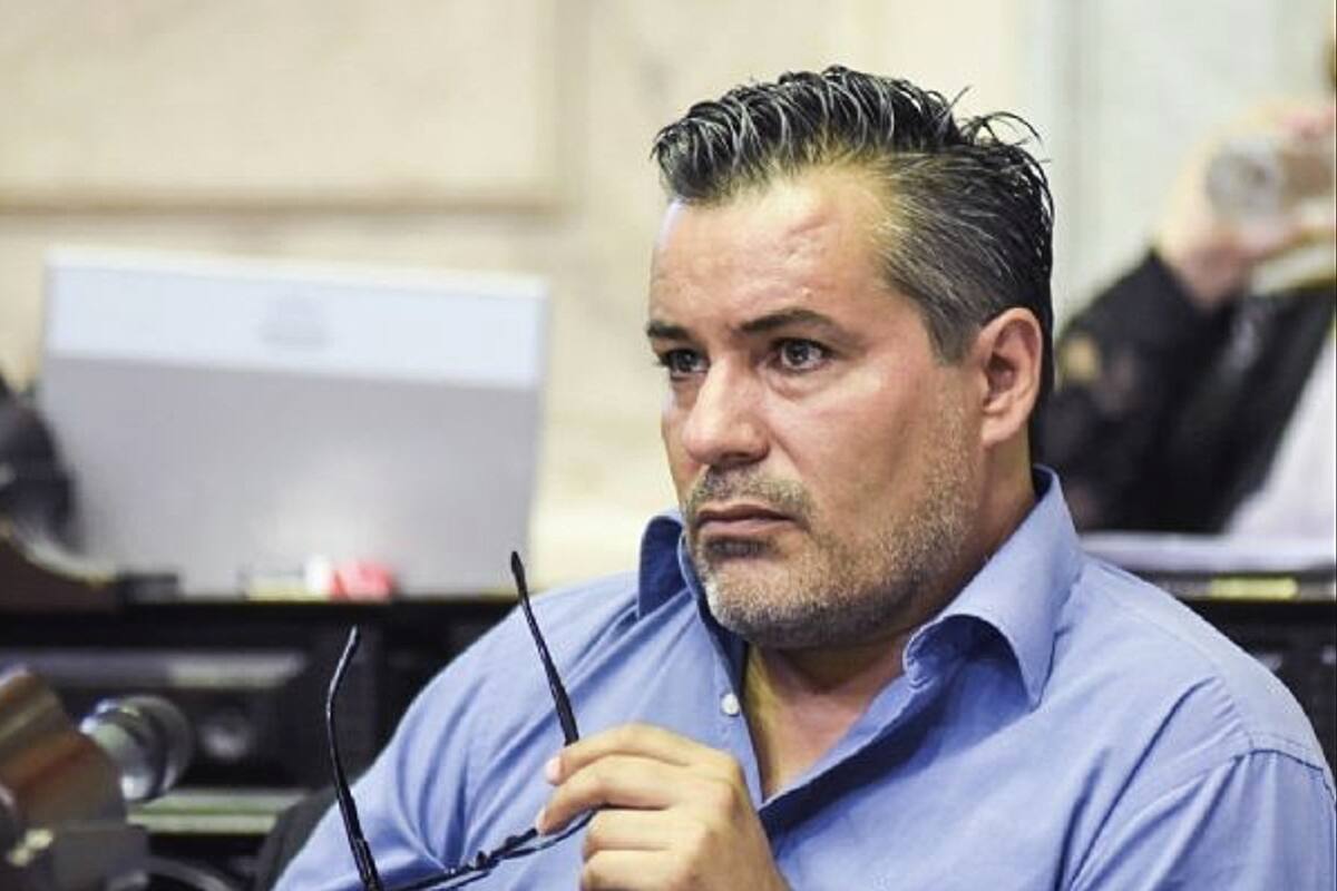 El legislador del Frente de Todos fue registrado en una imagen de explícita connotación sexual durante la sesión de hoy