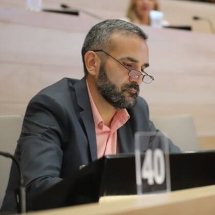 El legislador Eduardo Serrano propuso homenajear al creador de La Pantera Rosa