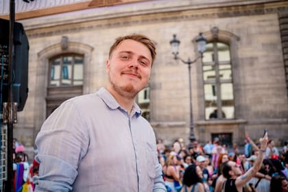 El legislador francés se refirió al presidente como "perrito imperialista"