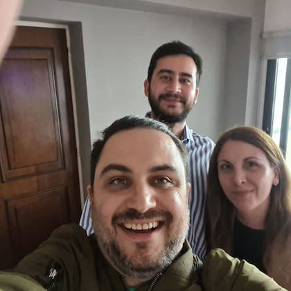 El legislador porteño de La Libertad Avanza, Ramiro Marra junto con los diputados provinciales de Avanza Libertad Nahuel Sotelo y Constanza Moragues Santos