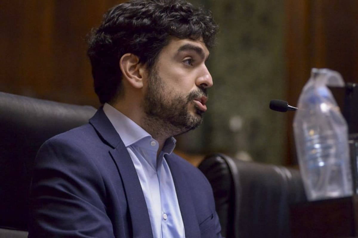 El legislador porteño Juan Manuel Valdés le pidió a su padre en una carta abierta que vote a favor de la legalización del aborto