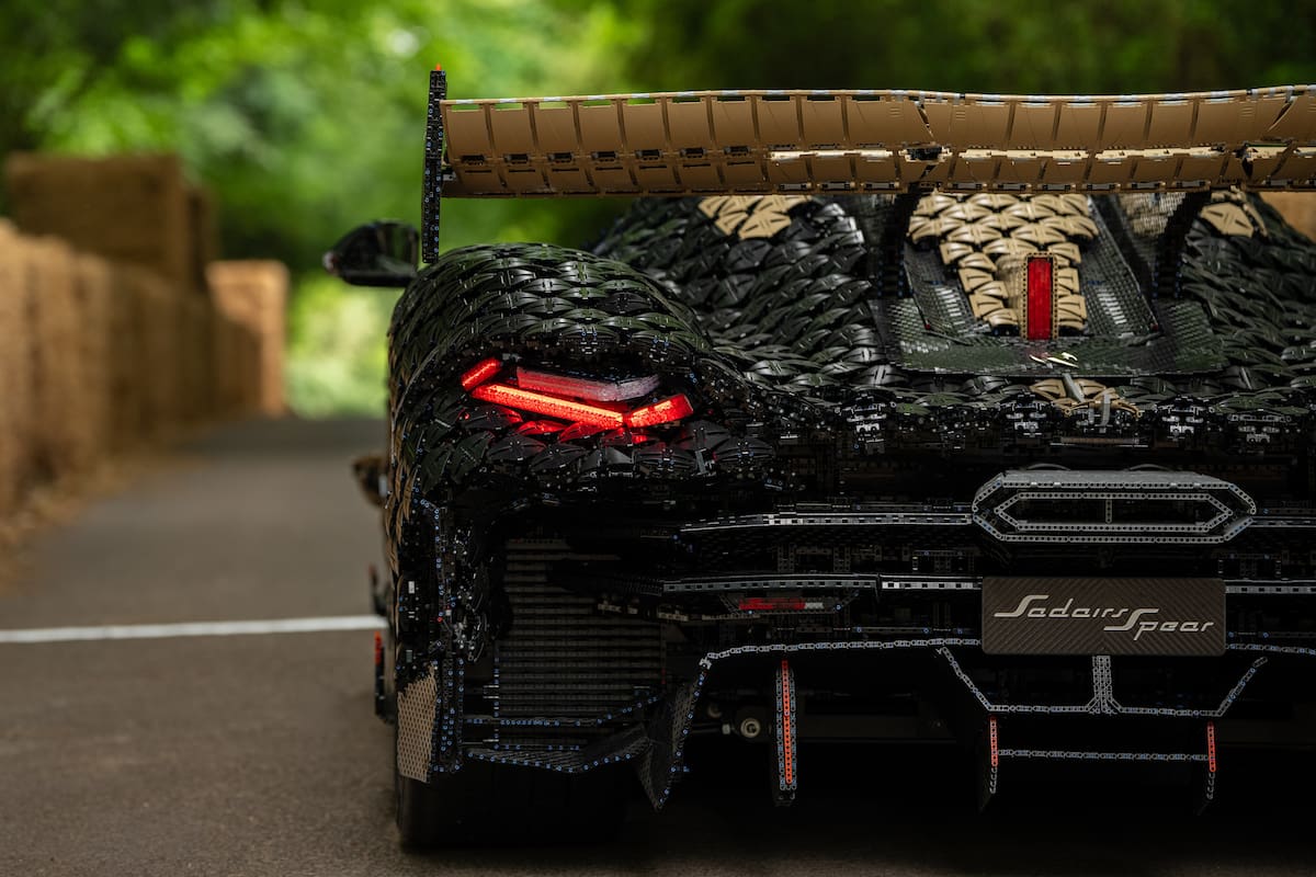 El LEGO Koenigsegg Sadair’s Spear alcanzó los 111 km/h en el circuito de Goodwood