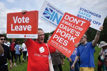 El lema del Brexit: Vote Leave (Vote irse).