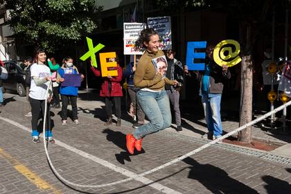 El lenguaje inclusivo se vale de la “e”, la “x” o la “@” para neutralizar el género en las palabras