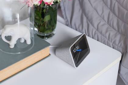 El Lenovo Smart Clock es un reloj despertador con Google Assistant integrado
