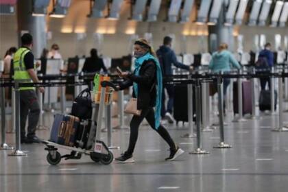 El levantamiento de las restricciones es gradual en la mayoría de países.