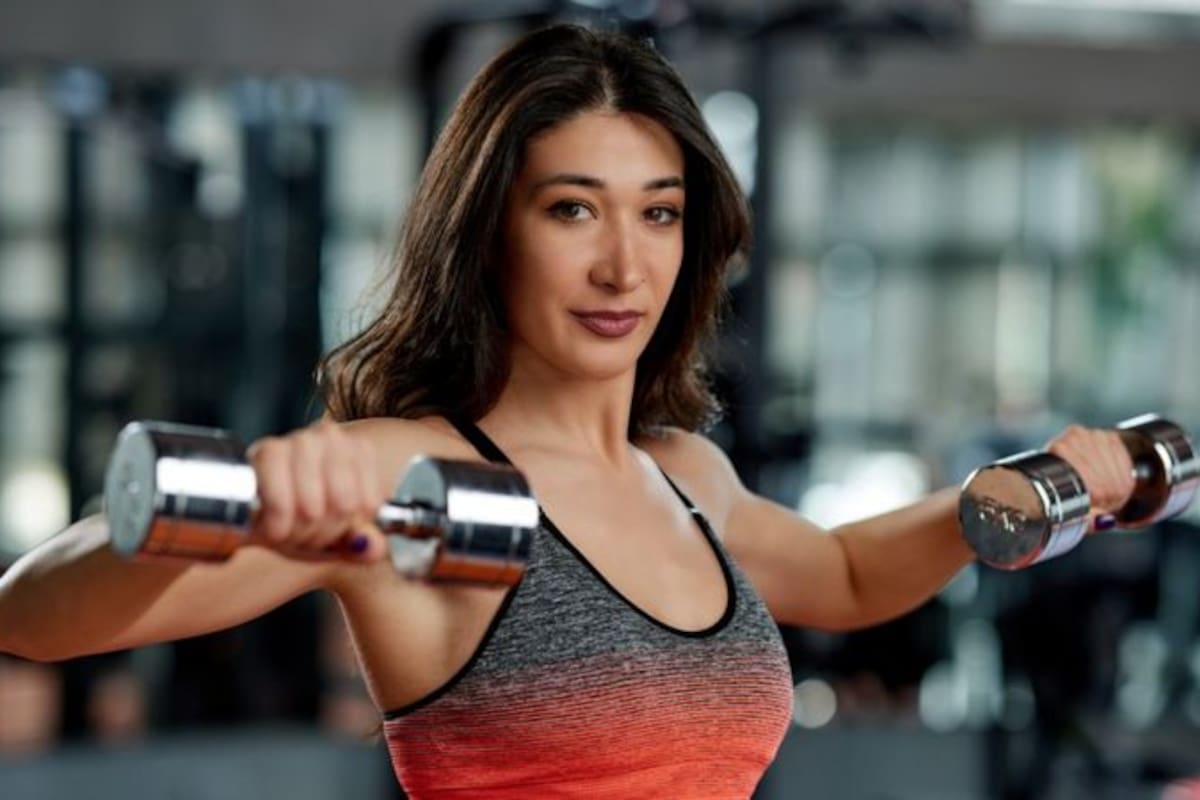 El levantamiento de pesas no solo es un desafío para tus músculos, también pone a prueba tus huesos