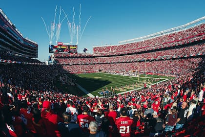 El Levi's Stadium de Santa Clara, California tiene capacidad para casi 70.000 espectadores, además ofrece suites para los aficionados VIP, y será sede del Mundial de 2026 entre Estados Unidos, México y Canadá
