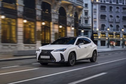 El Lexus UX Hybrid 2024 es el SUV más económico de esta lista