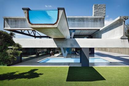 El libro “Architects Houses” recientemente editado por el diseñador de interiores, Michael Webb, explora construcciones únicas