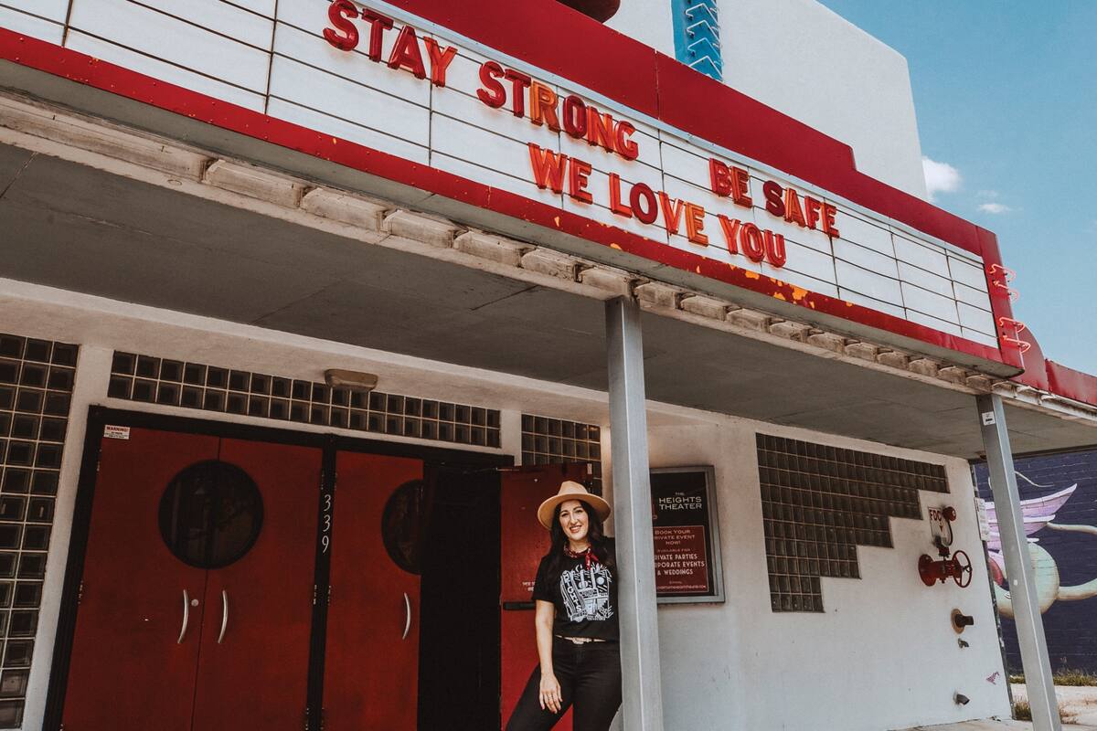 El libro Bring Music Home recopiló imágenes de teatros y clubes nocturnos cerrados por la pandemia: las ganancias de la publicación serán destinadas a ayudar al sector cultural