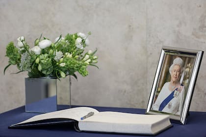 El libro donde se podían dejar las condolencias en la Embajada Británica