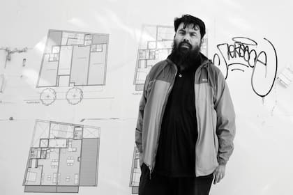 El libro es una crónica de las vidas que lo acompañaron en ese oficio.