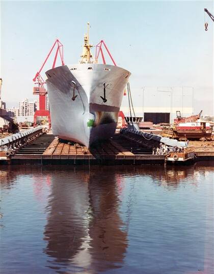 El libro recopila la historia de la industria naval nacional