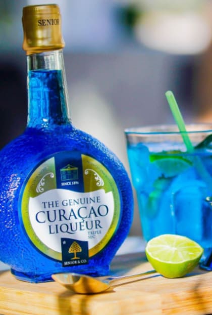El licor Curazao se elabora con las cáscaras secas de la laraha, una naranja amarga que crece únicamente en la isla.