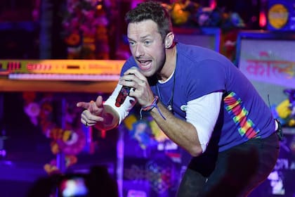 El líder de Coldplay eligió un tema de Rosalía entre los mejores del año