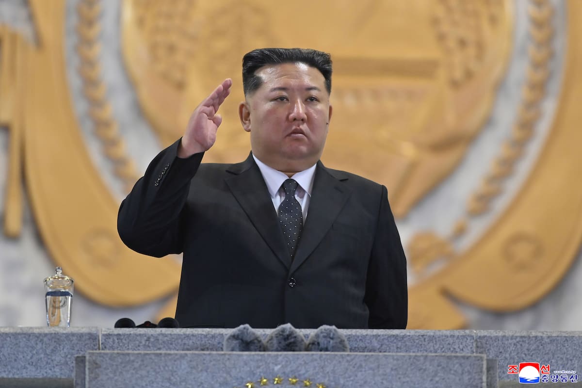El líder de Corea del Norte, Kim Jong Un, dijo que el país avanza en el proceso de equipar con armas nucleares a su marina (Agencia Telegráfica Central de Corea/Servicio de Noticias de Corea vía AP)