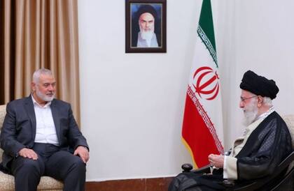 El líder de Hamás, Ismail Haniya, se reunió con el ayatolá Ali Jamenei en Teherán el pasado 5 de noviembre.