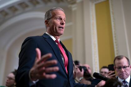 El líder de la mayoría del Senado, John Thune, republicano de Dakota del Sur