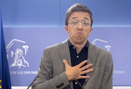 El líder de Más País y exdiputado de Sumar, Iñigo Errejón, durante una rueda de prensa posterior a la Junta de portavoces, en el Congreso de los Diputados, a 25 de junio de 2024, en Madrid (España). (Eduardo Parra - Europa Press)