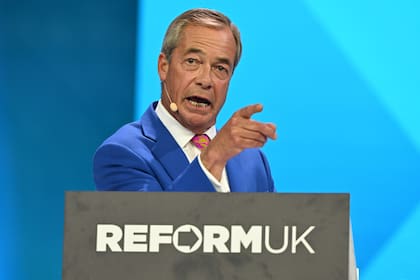 El líder de Reform UK, Nigel Farage, habla durante la conferencia anual del partido en el National Exhibition Centre en Birmingham, Inglaterra