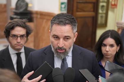 El líder de Vox, Santiago Abascal, a su salida de una sesión plenaria, en el Congreso de los Diputados, a 25 de junio de 2024, en Madrid (España).