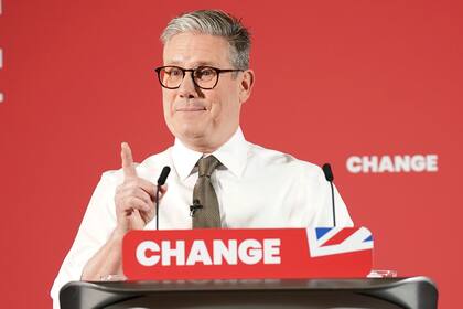 El líder del Partido Laborista de Reino Unido, Keir Starmer, da un discurso durante una visita a Lancing, en West Sussex, Inglaterra, el lunes 27 de mayo de 2024.
