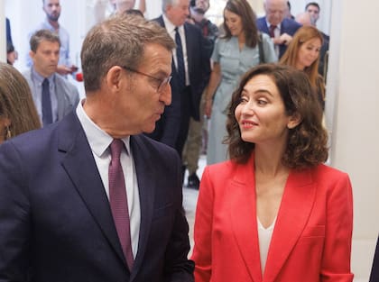 El líder del Partido Popular, Alberto Núñez Feijóo y la presidenta de la Comunidad de Madrid, Isabel Díaz Ayuso