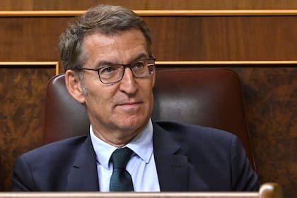 El líder del Partido Popular (PP), Alberto Núñez Feijóo, asiste a una segunda votación parlamentaria para elegir al próximo presidente de España en el Congreso de los Diputados en Madrid el 29 de septiembre de 2023.