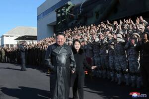 El líder norcoreano Kim Jong-un y su hija