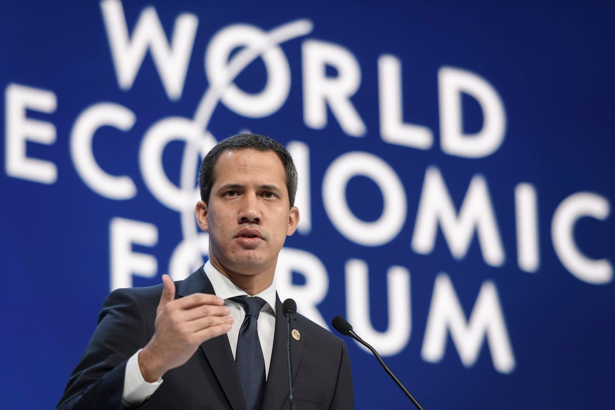 El líder opositor, Juan Guaidó, pidió ayuda en Davos