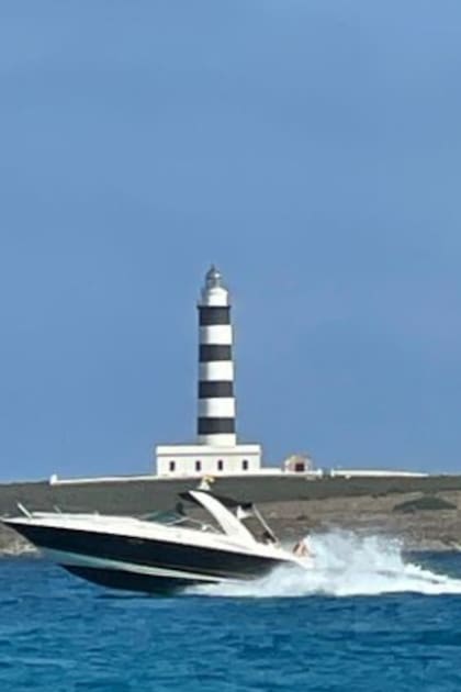 El l’Illa de l’Aire, uno de los siete faros que tiene Menorca. Distribuidos por la costa de la isla, hay cuatro en el norte y tres en el sur.