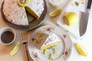 El limón en la mesa del té se suma a budines, limonadas para los chicos, bizcochos impregnados con sirope de limón, en scones servidos con mermelada de limón. Su versatilidad también se destaca a la hora de la merienda.
