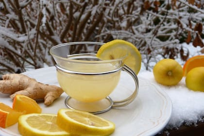 El limón es otro de las frutas que se pueden usar para mascarillas caseras