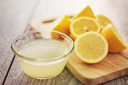 El limón es un blanqueador de ropa natural
