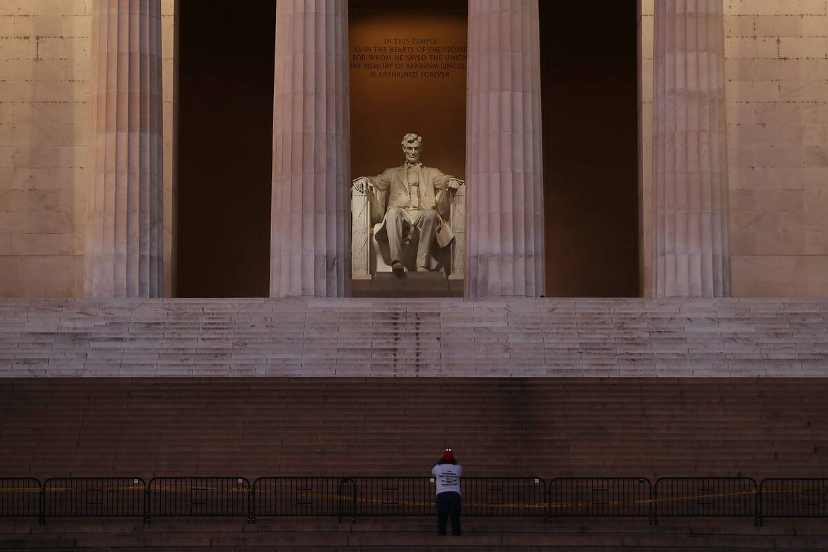El Lincoln Memorial se ve el día después de que una turba pro-Trump irrumpió en el edificio del Capitolio de Estados Unidos, el 7 de enero de 2021 en Washington, DC