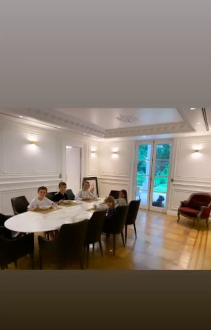 El living comedor de la mansión de los Nara-Icardi en París