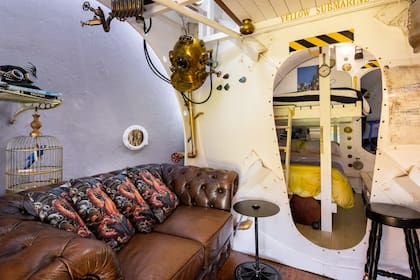 El living con su sillón de cuero
