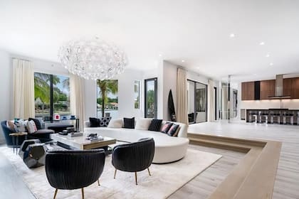 El living de la casa de Messi está integrado con la cocina