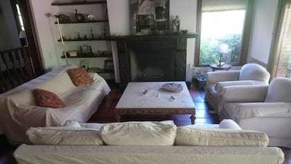 El living de la casa en la que vivieron María Marta García Belsunce y Carlos Carrascosa hoy está prácticamente igual que hace veinte años