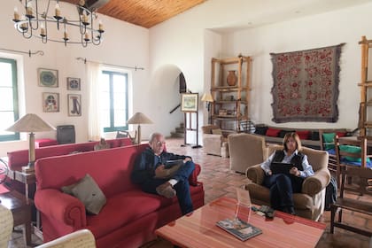 El living de la posada El Manantial del Silencio