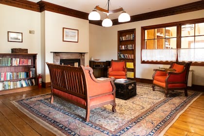 El living de la sala original de la casa que se levantó en 1880.