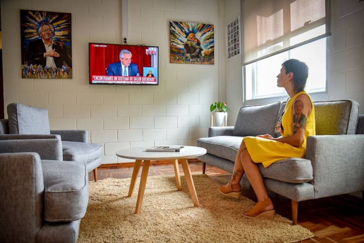 El living de Mayra Mendoza