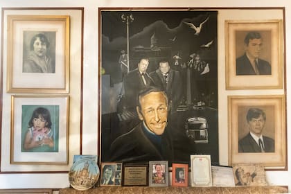 El living de Melián 3167, custodiado por el Polaco.