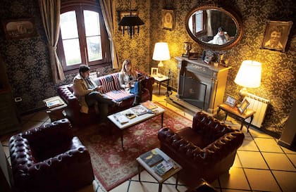 El living del hotel City Bell.