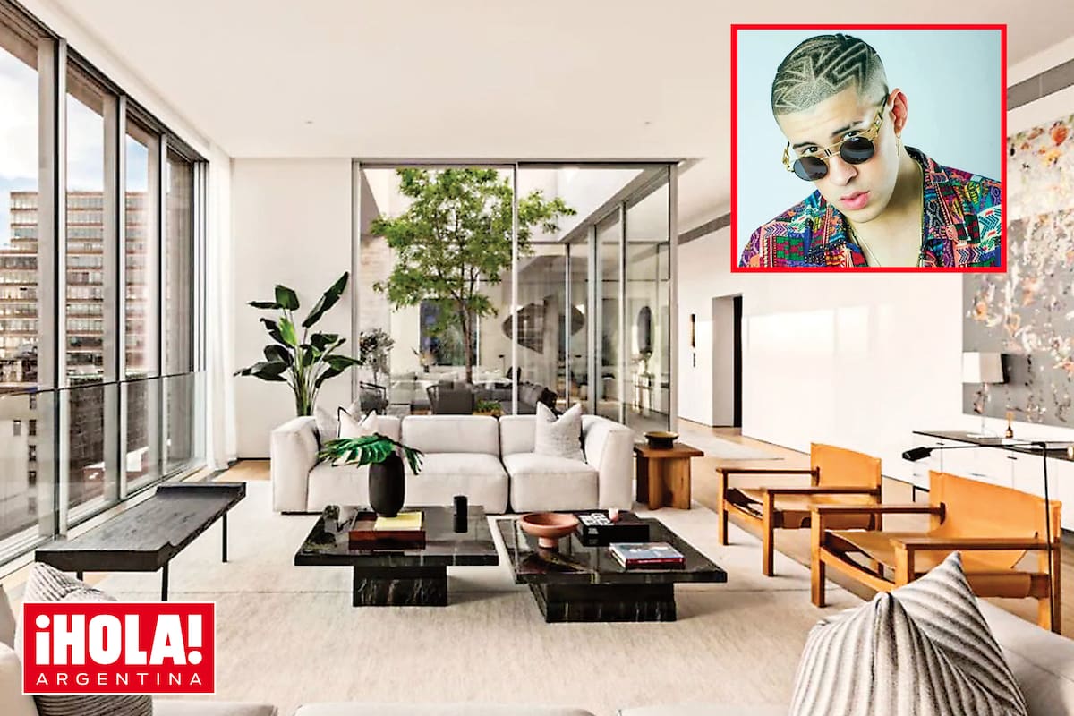 El living se destaca por sus ventanales corredizos que ofrecen vistas panorámicas de la Gran Manzana.