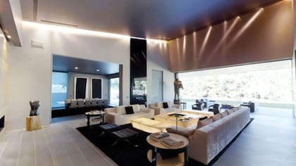 El living tiene un amplio tamaño como para tener muchos invitados