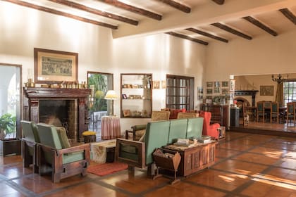 El living y comedor del casco de estancia de La Pelada.